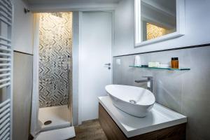 Ένα μπάνιο στο Central View Apartment +38 φωτογραφίες