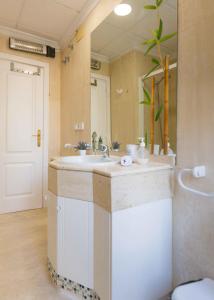 a bathroom with a sink and a mirror at Loft Pasarela in Alicante