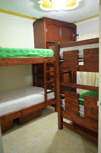 Bunk bed o mga bunk bed sa kuwarto sa The Clover 20-28