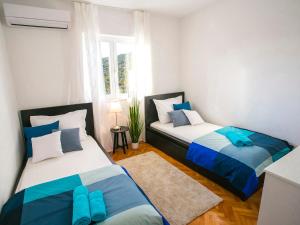 Posteľ alebo postele v izbe v ubytovaní Villa Croatia Sea View with heated pool