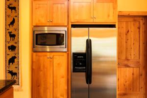 5-Star Luxury Tahoe Cabin! Great Location! Pool Table!Darts! Poker! Ping Pong! Games!