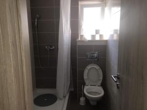 Kúpeľňa v ubytovaní Apartman Bunarić