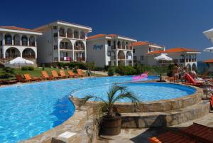 Πισίνα στο ή κοντά στο Breeze Apartment Complex
