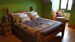 Postel nebo postele na pokoji v ubytování Leroy´s Lodge