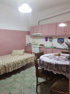 Posteľ alebo postele v izbe v ubytovaní Granny's home