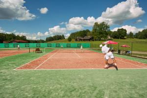 Tenis a/nebo squash v ubytování Kuutsemäe Puhkekeskus nebo okolí + 10 fotografií