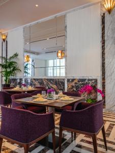 Uma área de estar em Stella Di Mare Dubai Marina Hotel