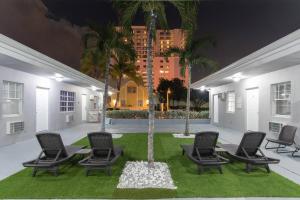 Gambar di galeri bagi Cozy 1 BR w Parking Space 5 Close to the Beach di Hollywood