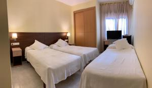 Postel nebo postele na pokoji v ubytování Hostal Monasterio de Rueda