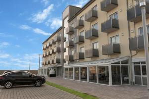 a black car parked in front of a building at Stadthotel Donauwörth in Donauwörth