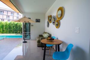 Der Swimmingpool an oder in der Nähe von Good Night Pool Villa Phuket - SHA Plus