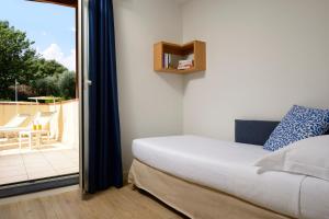 UNA Hotels Naxos Beach Sicilia客房内的一张或多张床位