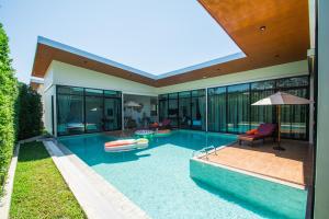 Der Swimmingpool an oder in der Nähe von Good Night Pool Villa Phuket - SHA Plus