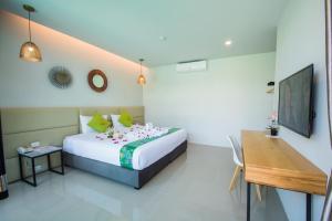 Ein Bett oder Betten in einem Zimmer der Unterkunft Good Night Pool Villa Phuket - SHA Plus