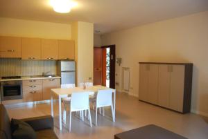 A kitchen or kitchenette at Residenze Al Colle Dei Pini