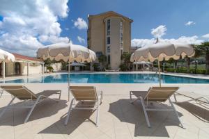 Bazén v ubytování Hotel Federico II nebo v jeho okolí