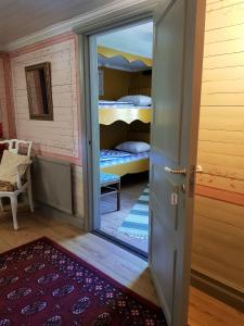 Postel nebo postele na pokoji v ubytování Vargheden B&B och trädgård