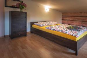 Łóżko lub łóżka w pokoju w obiekcie Bastówka Apartamenty