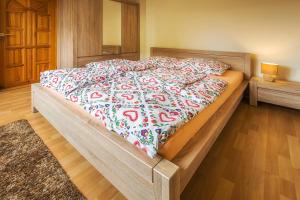 Łóżko lub łóżka w pokoju w obiekcie Bastówka Apartamenty
