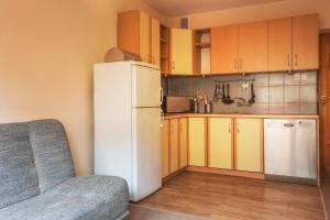 Kuchnia lub aneks kuchenny w obiekcie Bastówka Apartamenty