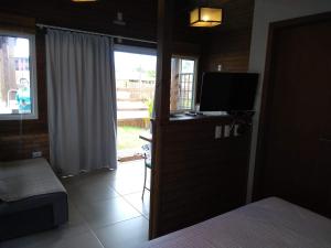 Μια τηλεόραση ή/και κέντρο ψυχαγωγίας στο Villa Suhr Cabanas