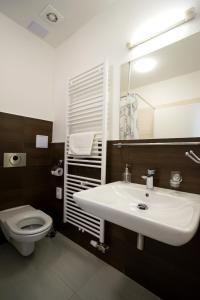 Koupelna v ubytování BIVIO hotel