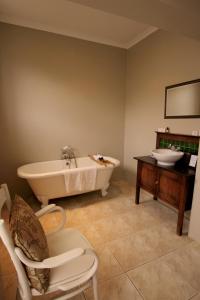 Ένα μπάνιο στο Leeuwenbosch Country House - Amakhala Game Reserve
