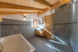 Koupelna v ubytování Chalet Riquet - Ski/in-out - Jacuzzi + 30 fotografií