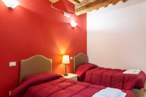 A bed or beds in a room at Porta Mazzini Affittacamere
