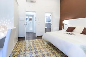 Postel nebo postele na pokoji v ubytování Suites Sorrento Elegance