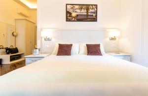 Postel nebo postele na pokoji v ubytování Suites Sorrento Elegance