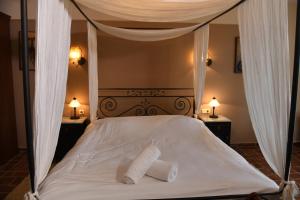 Säng eller sängar i ett rum på Hotel Epavlis