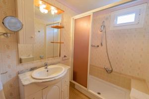 Koupelna v ubytování Casa Jardín del Olivar con Piscina privada