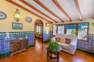 Posezení v ubytování Casa Jardín del Olivar con Piscina privada