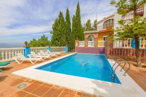 Bazén v ubytování Casa Jardín del Olivar con Piscina privada nebo v jeho okolí