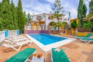 Bazén v ubytování Casa Jardín del Olivar con Piscina privada nebo v jeho okolí