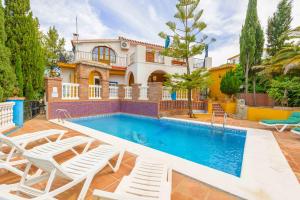 Bazén v ubytování Casa Jardín del Olivar con Piscina privada nebo v jeho okolí