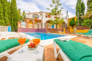 Bazén v ubytování Casa Jardín del Olivar con Piscina privada nebo v jeho okolí