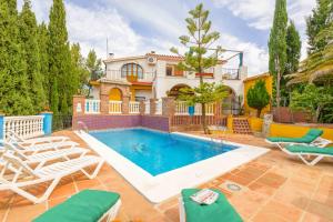 Bazén v ubytování Casa Jardín del Olivar con Piscina privada nebo v jeho okolí