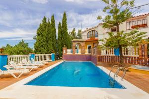 Bazén v ubytování Casa Jardín del Olivar con Piscina privada nebo v jeho okolí