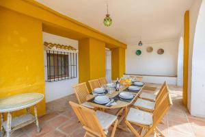 Posezení v ubytování Casa Jardín del Olivar con Piscina privada