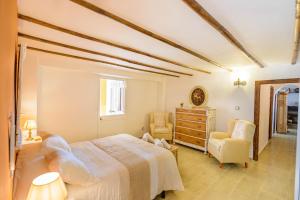Postel nebo postele na pokoji v ubytování Casa Jardín del Olivar con Piscina privada