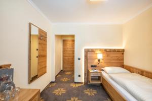 Łóżko lub łóżka w pokoju w obiekcie Aparthotel Weningeralm