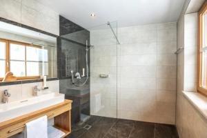 Łazienka w obiekcie Aparthotel Weningeralm