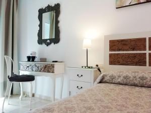 Postel nebo postele na pokoji v ubytování Hostal Tres Soles
