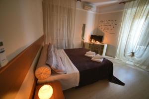 a bedroom with a bed with a couch and a fireplace at B&B Lamezia Terme in Lamezia Terme