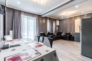 a meeting room with a table and a couch at Borjomi cozy home in Borjomi