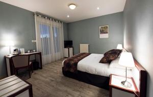 Postel nebo postele na pokoji v ubytování Hôtel Pédagogique Coeur d'Apcher