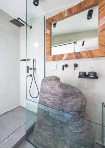 Posteľ alebo postele v izbe v ubytovaní Albatross Beach Front Villas