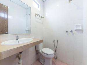 Ванна кімната в Super OYO 484 Comfort Hotel Kapar